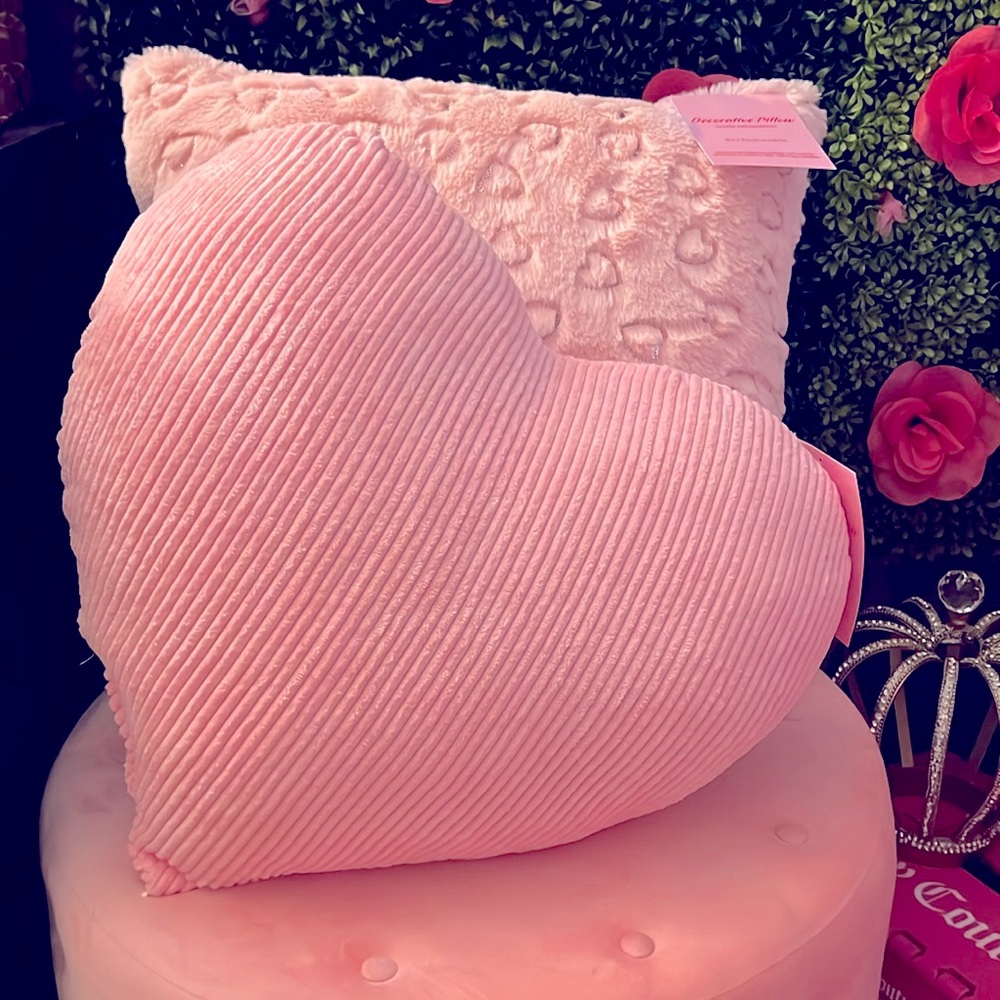🩷🌸Pink heart decorative pillow